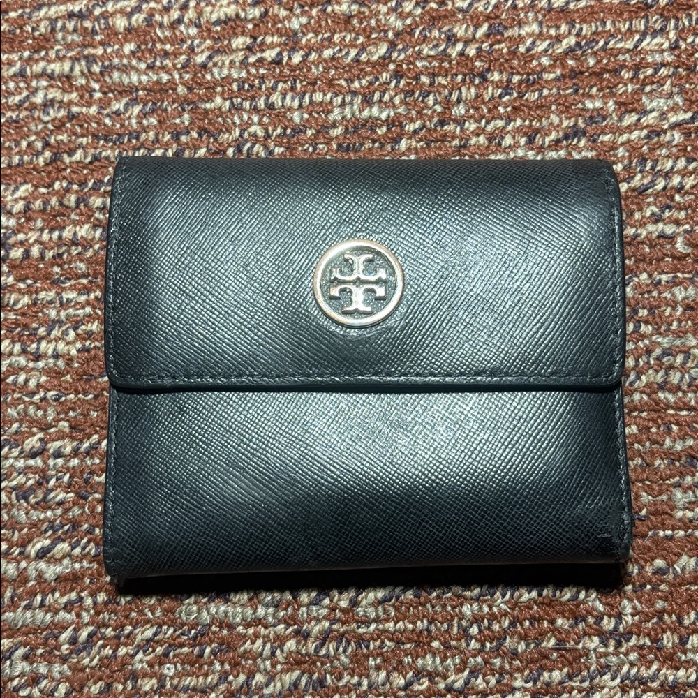 Tory Burch Black pebbled Leather Wallet tri-fold metallic interior designer